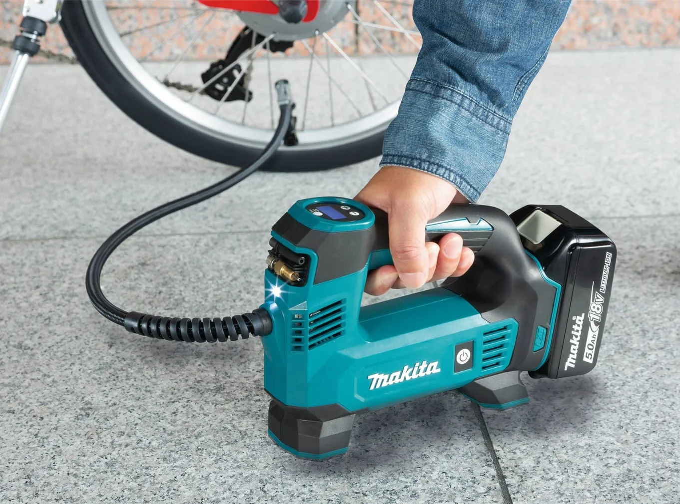 AKUKOMPRESSOR MAKITA DMP180Z 18V, ILMA AKU JA LAADIJATA